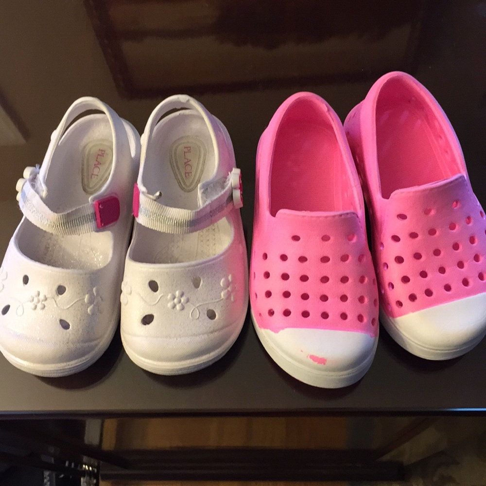 🚫🚫Sold 🚫🚫Girl water shoes /Sandals size 7